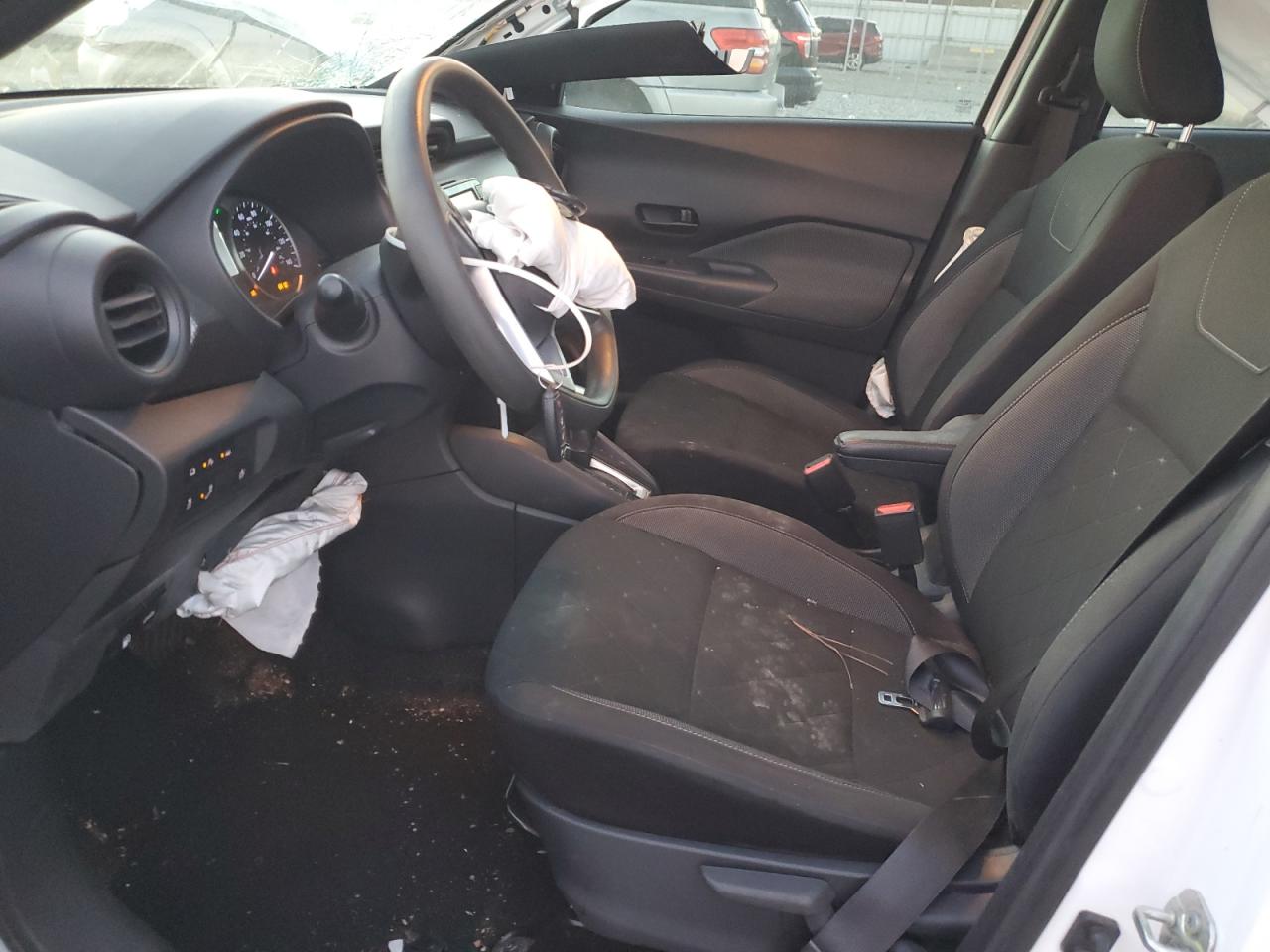 Nissan Kicks S Image 3