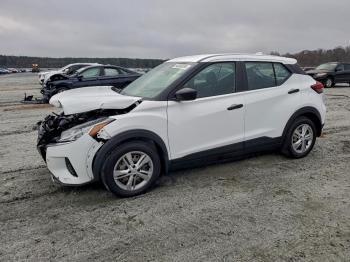  Salvage Nissan Kicks