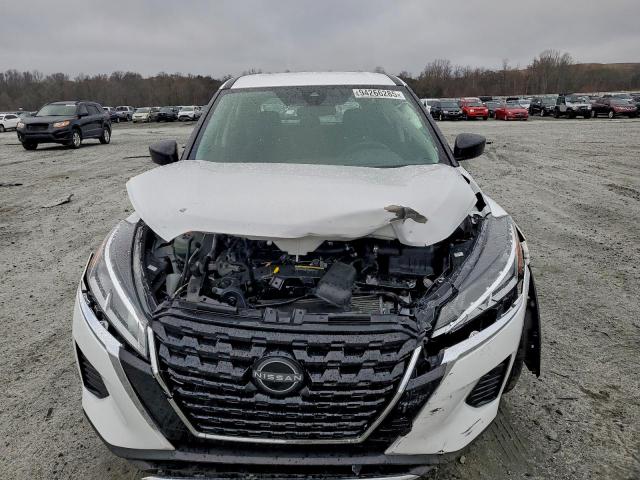 Nissan Kicks S Image 4