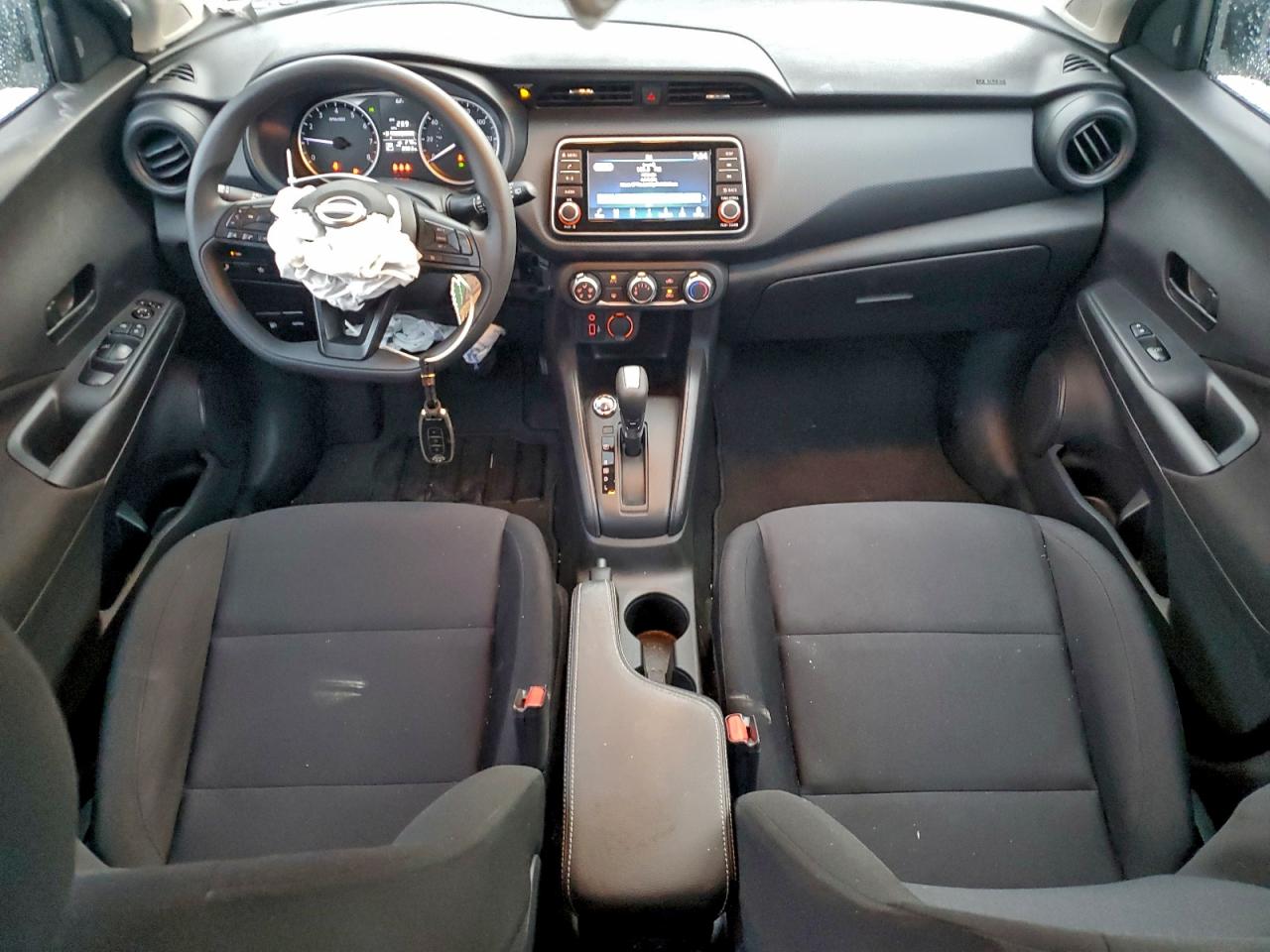 Nissan Kicks S Image 3