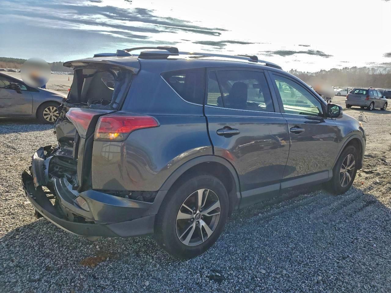 Toyota RAV4 Adventure Image 3
