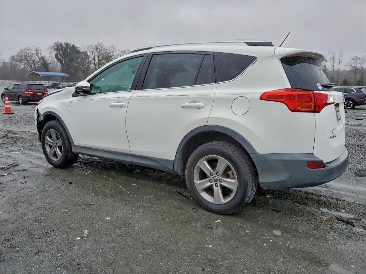 Toyota RAV4 Xle Image 2