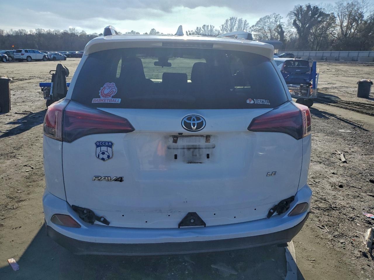 Toyota RAV4 Le Image 6