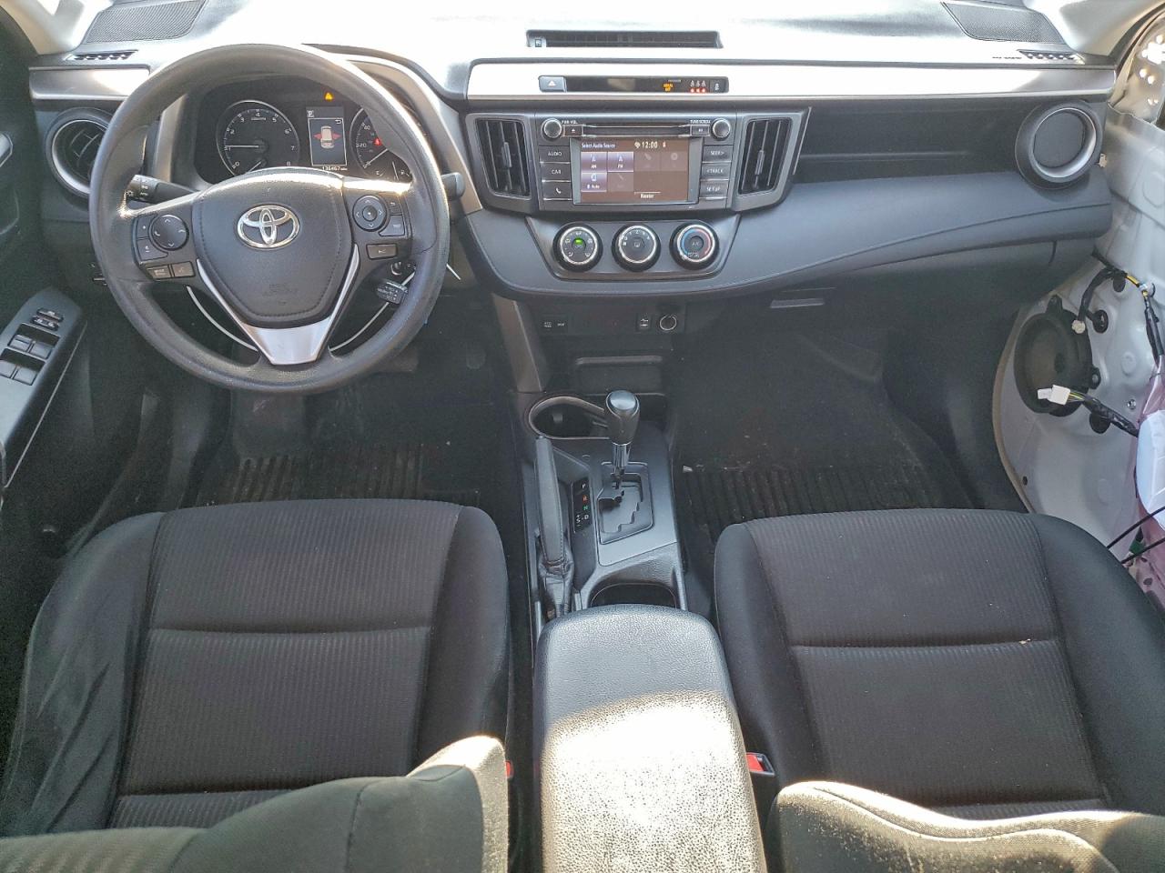 Toyota RAV4 Le Image 8