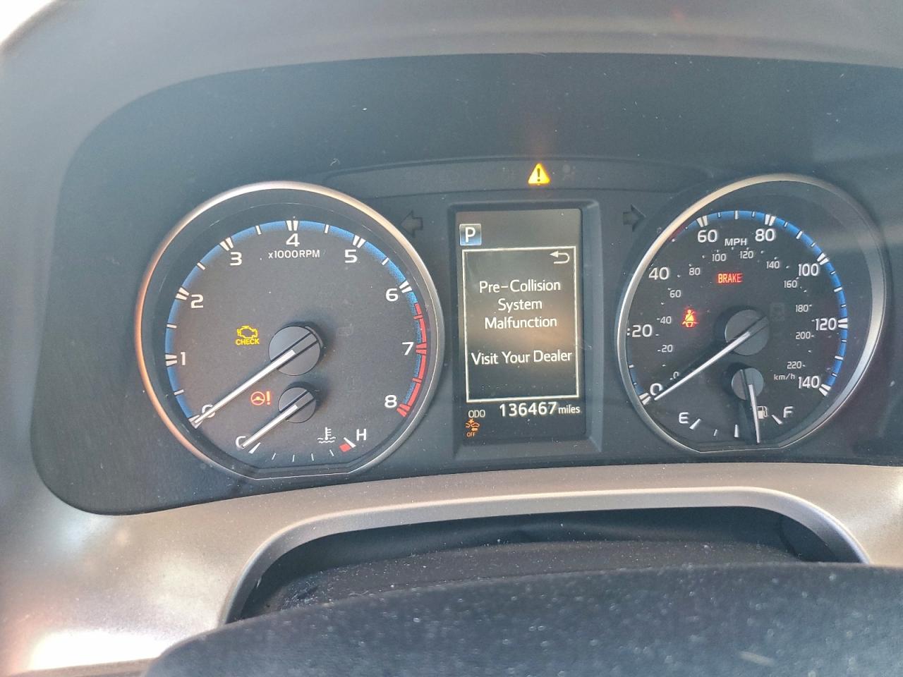 Toyota RAV4 Le Image 13