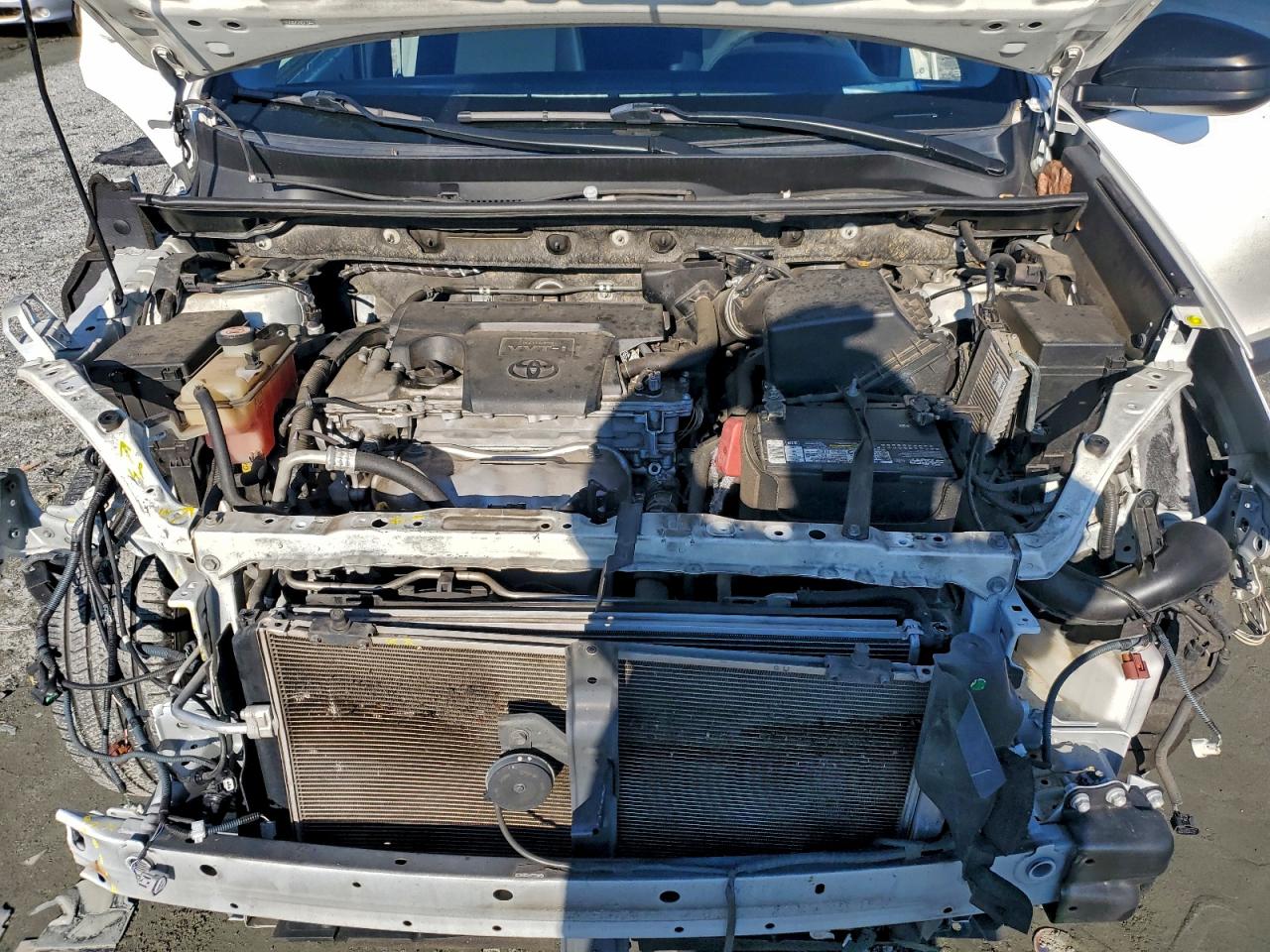 Toyota RAV4 Le Image 10