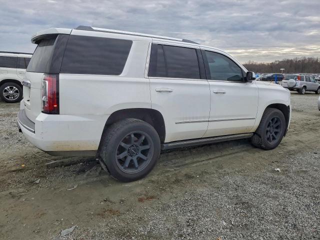 GMC Yukon Denali Image 3