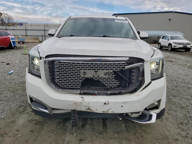 GMC Yukon Denali Image 4