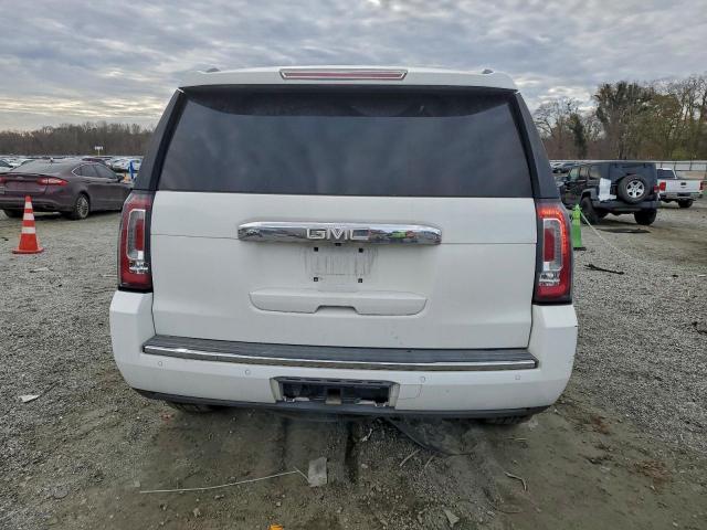 GMC Yukon Denali Image 5