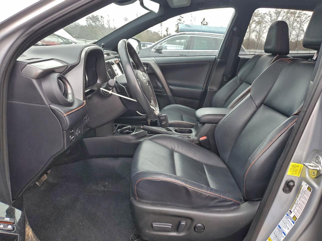 Toyota RAV4 Se Image 8