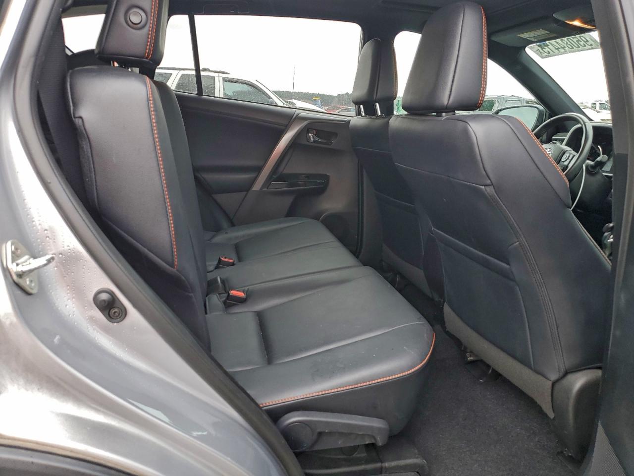 Toyota RAV4 Se Image 10