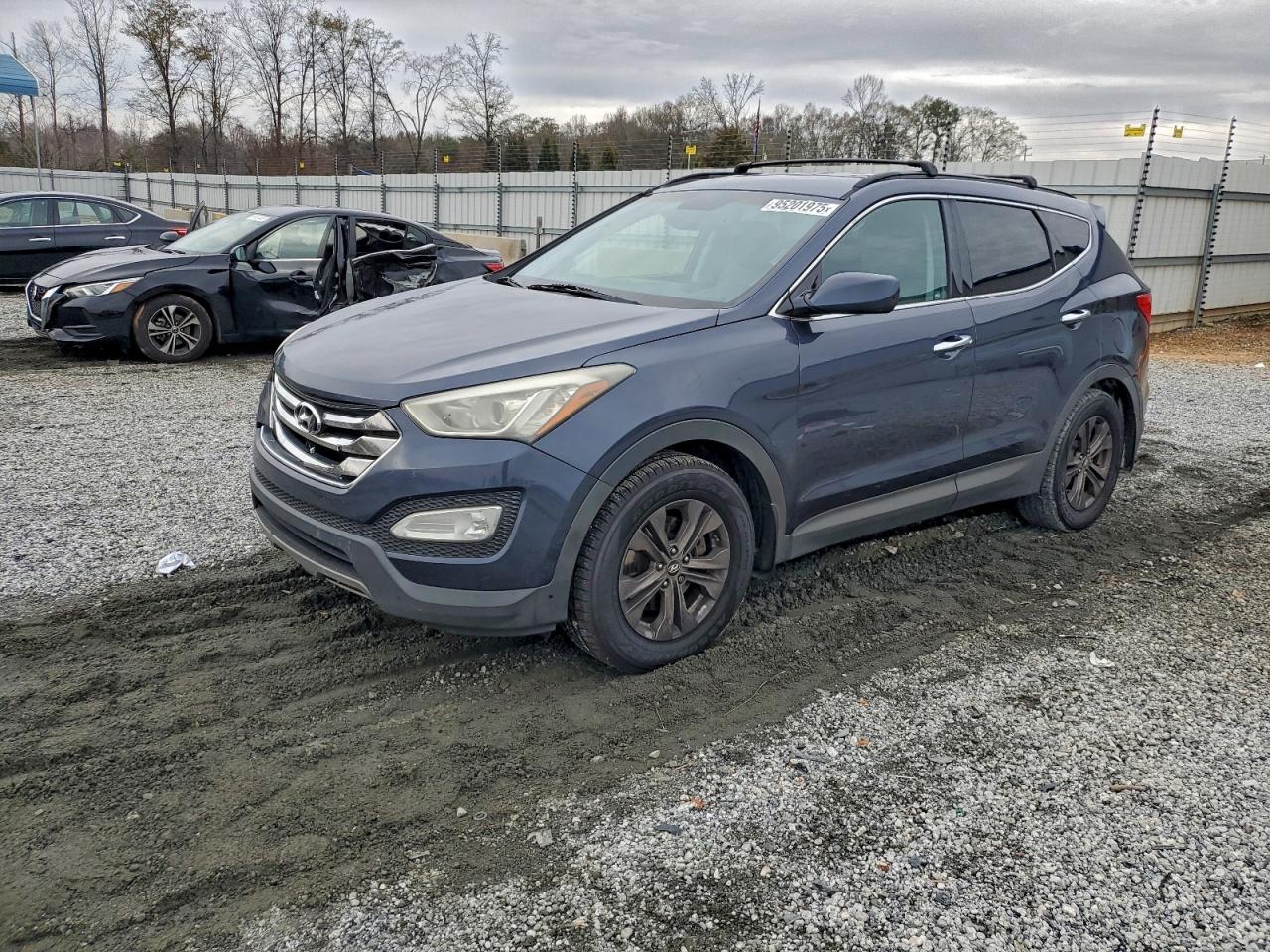 Hyundai SANTA FE Image 1
