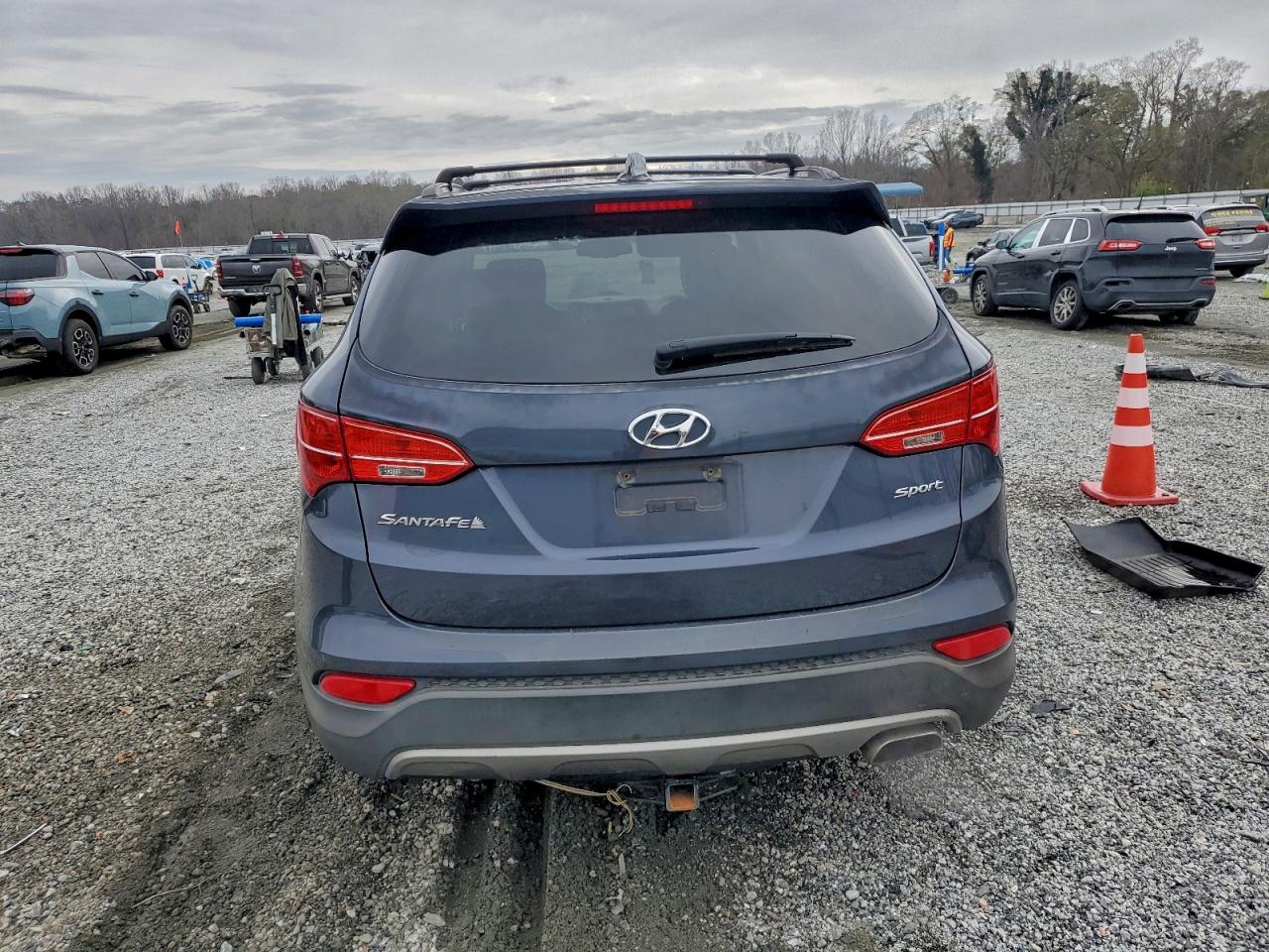 Hyundai SANTA FE Image 4