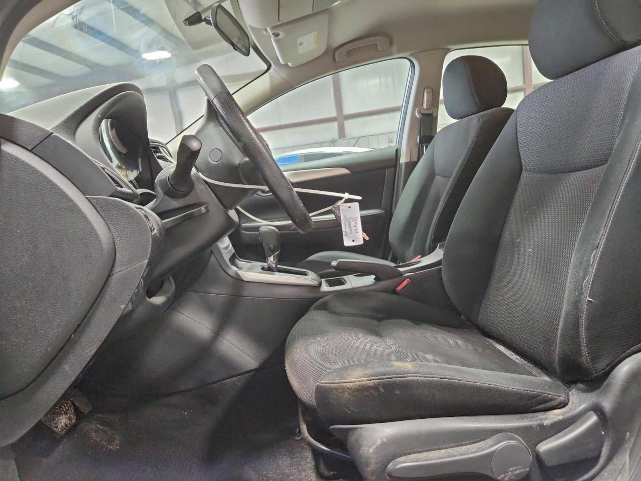 Nissan Sentra S Image 4