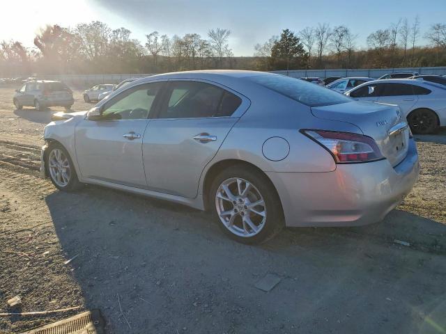 Nissan Maxima S Image 10