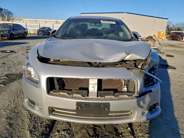 Nissan Maxima S Image 11