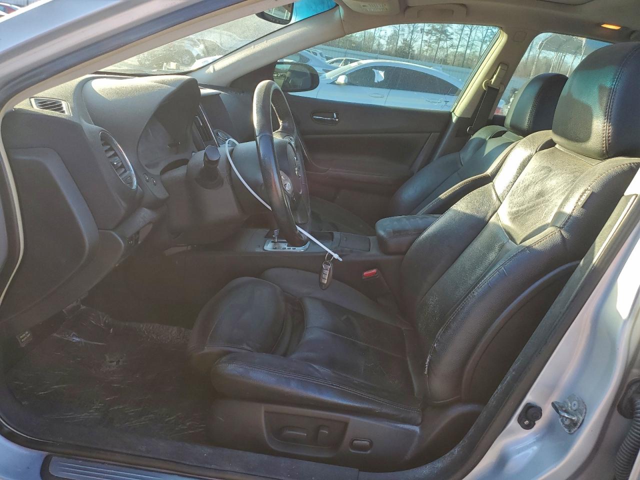 Nissan Maxima S Image 3