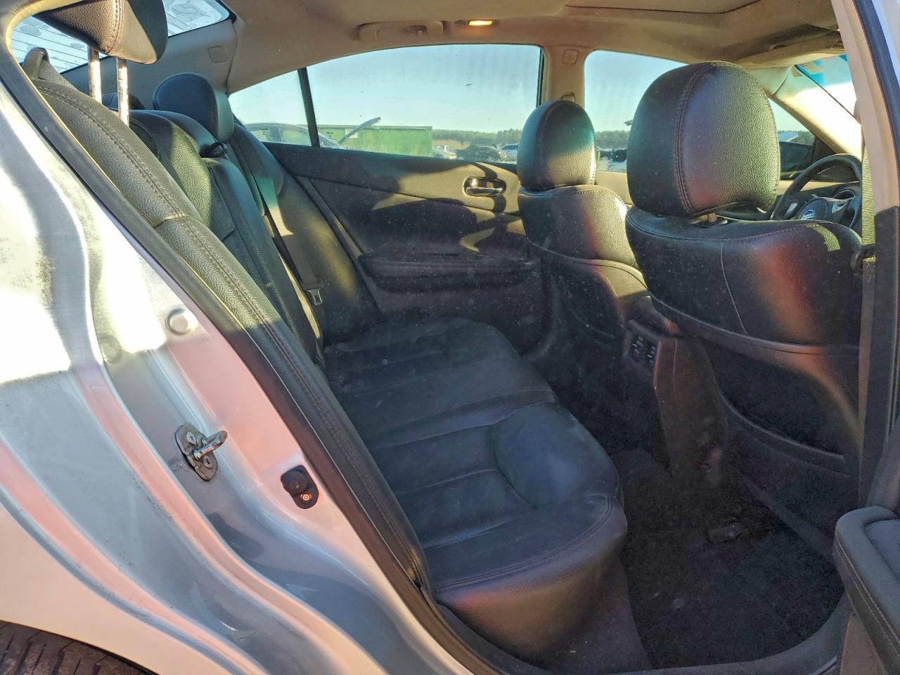 Nissan Maxima S Image 4