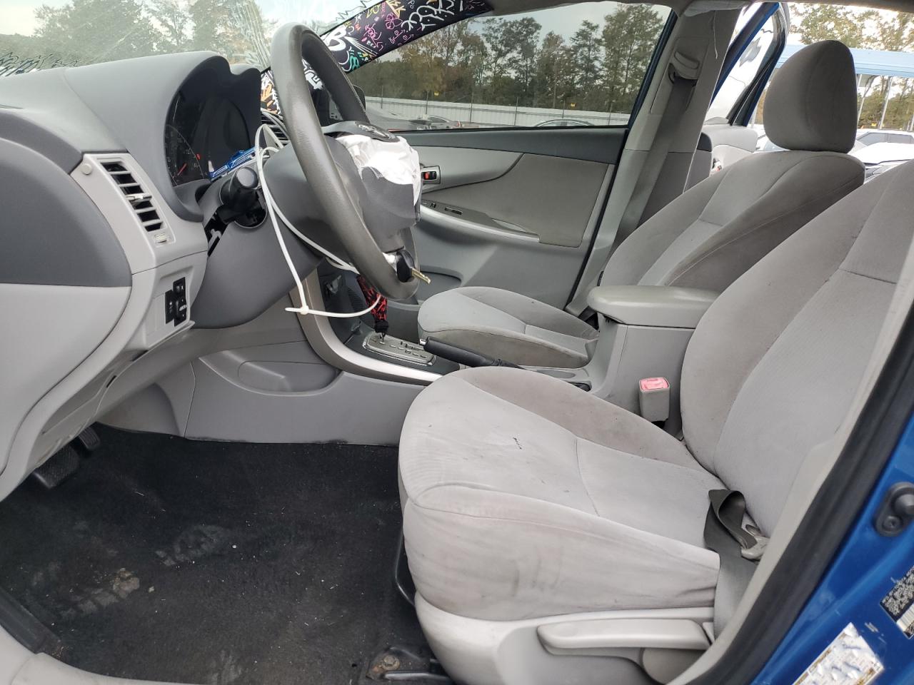 Toyota Corolla Base Image 13