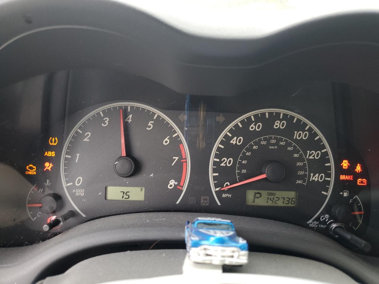 Toyota Corolla Base Image 9