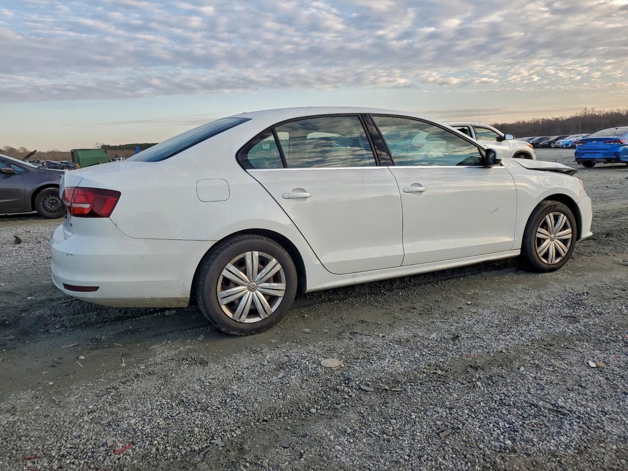 Volkswagen Jetta S Image 4