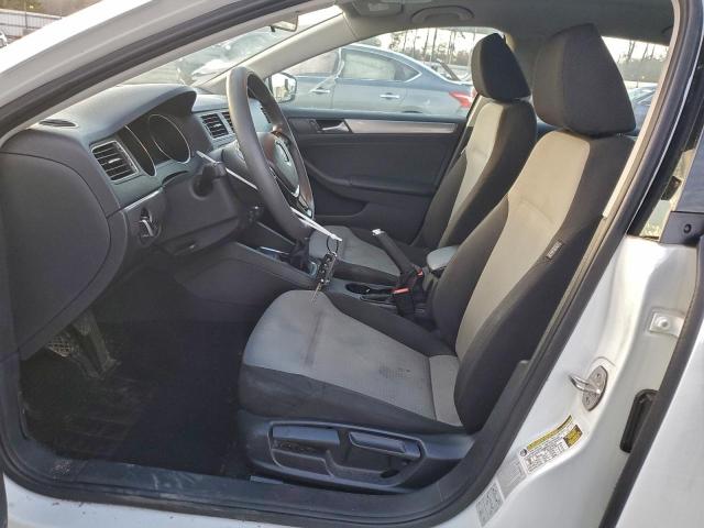 Volkswagen Jetta S Image 8