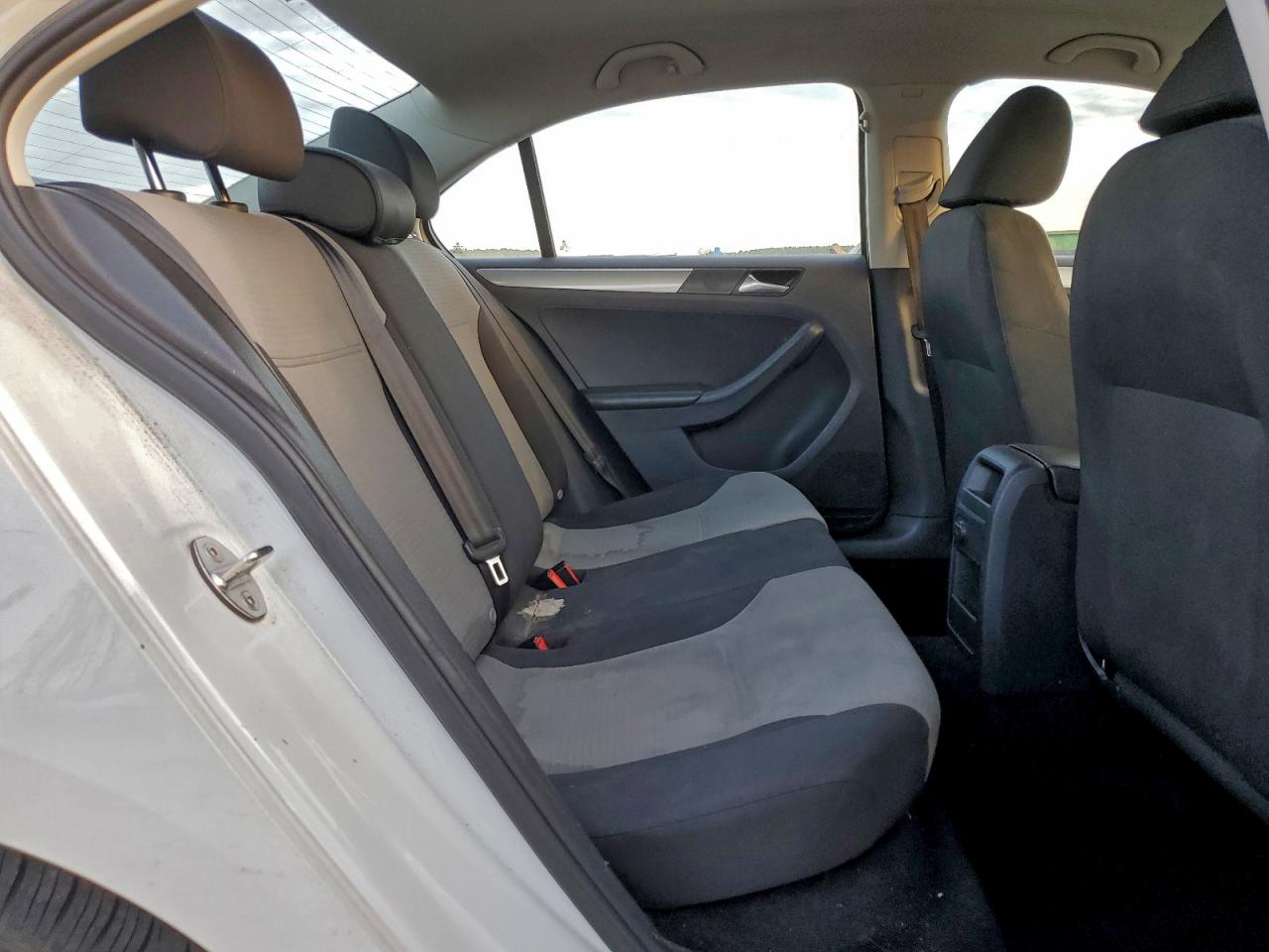 Volkswagen Jetta S Image 6