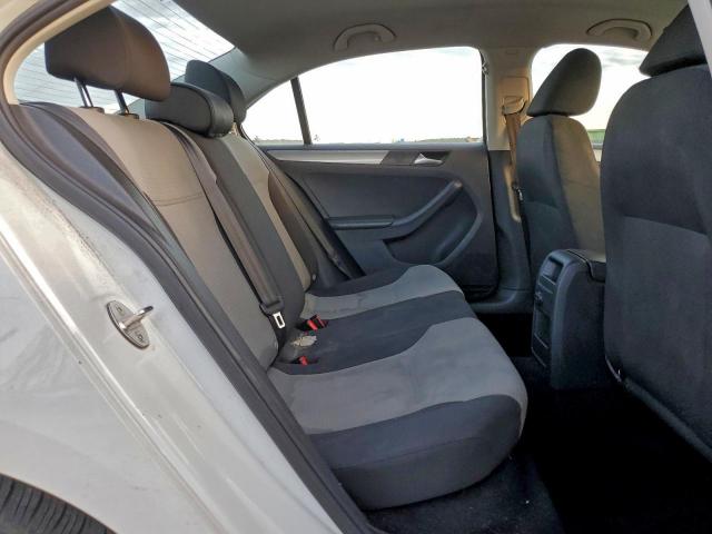 Volkswagen Jetta S Image 6