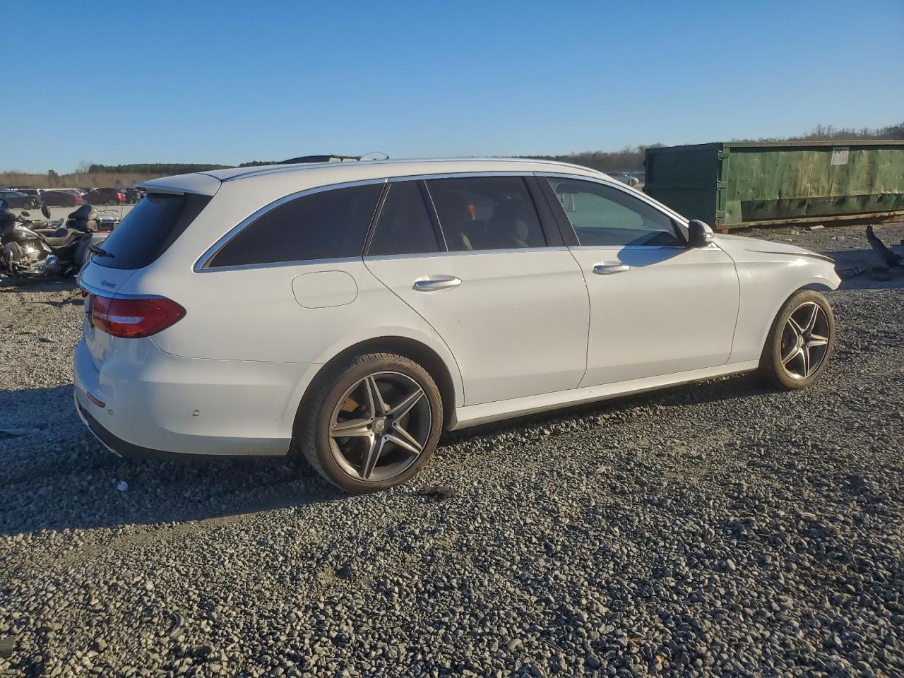 Mercedes-Benz E-Class 400 4matic Image 2