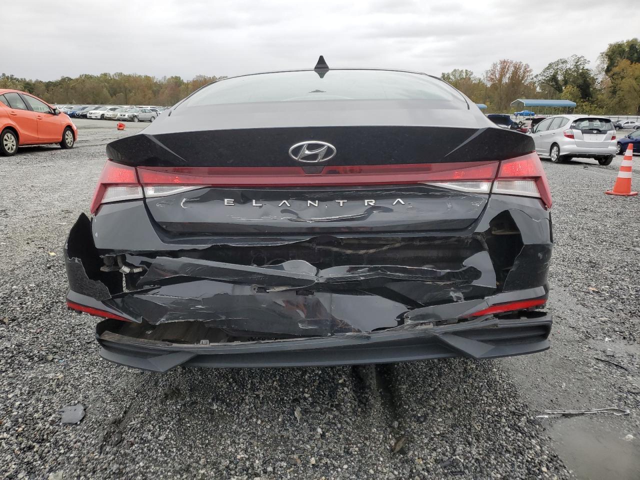 Hyundai ELANTRA Sel Image 5