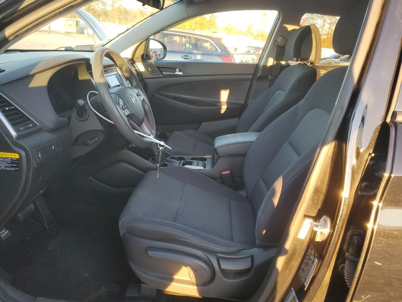 Hyundai TUCSON Se Image 9