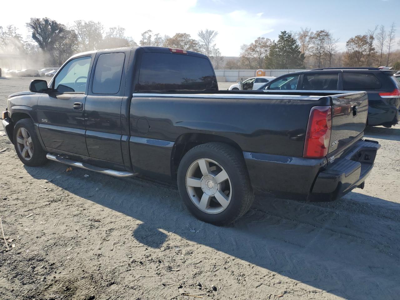Chevrolet Silverado K1500 Image 4