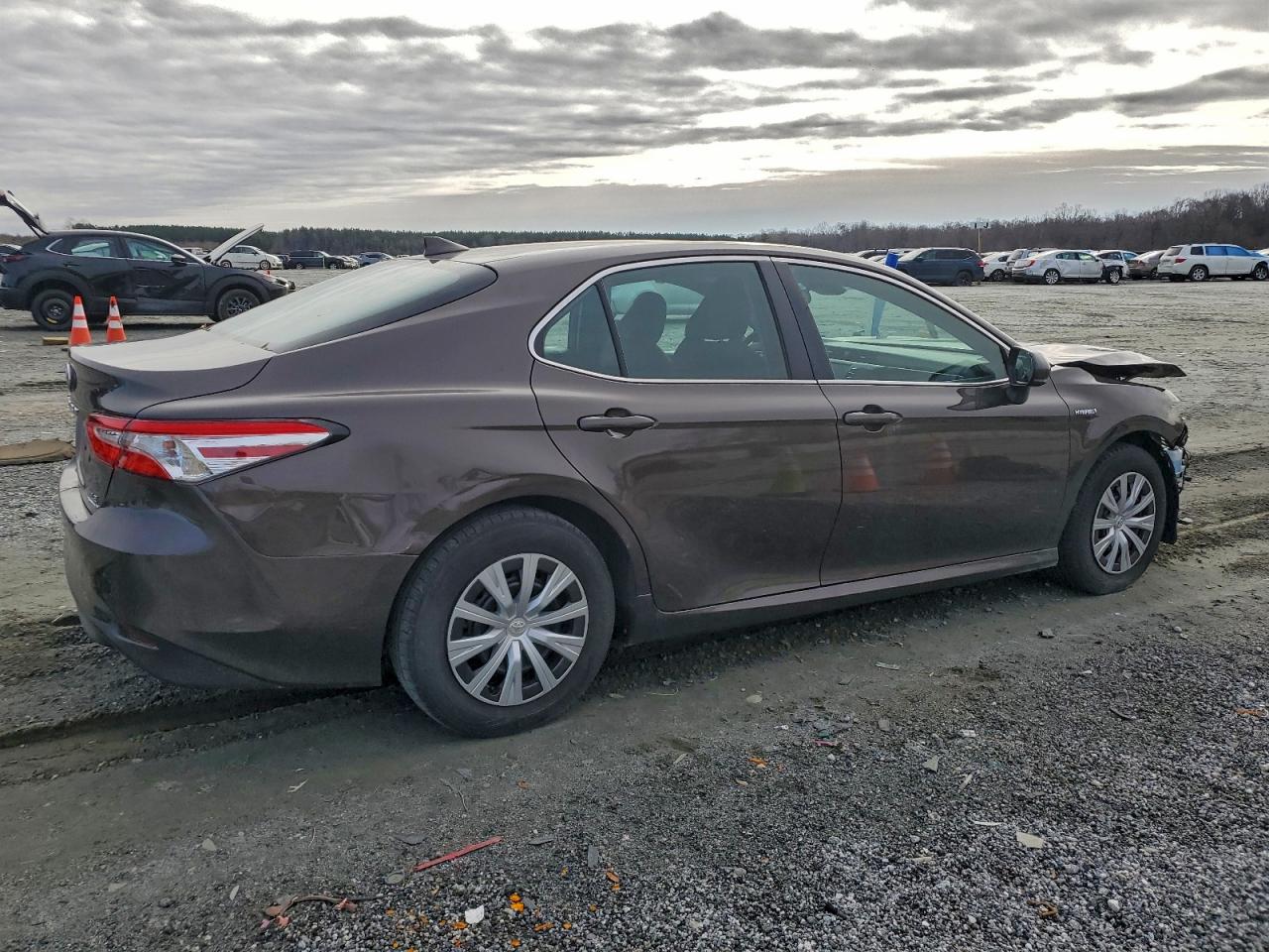 Toyota Camry Le Image 4