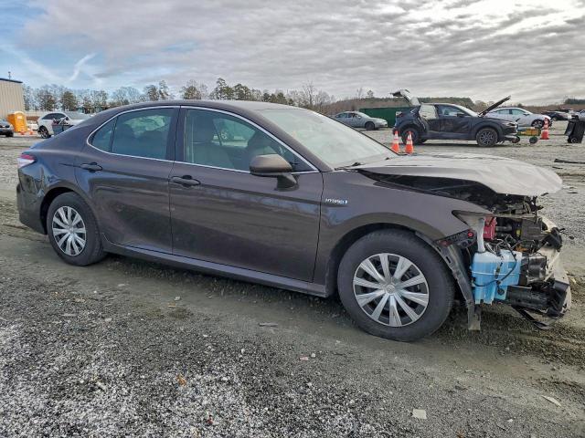 Toyota Camry Le Image 2