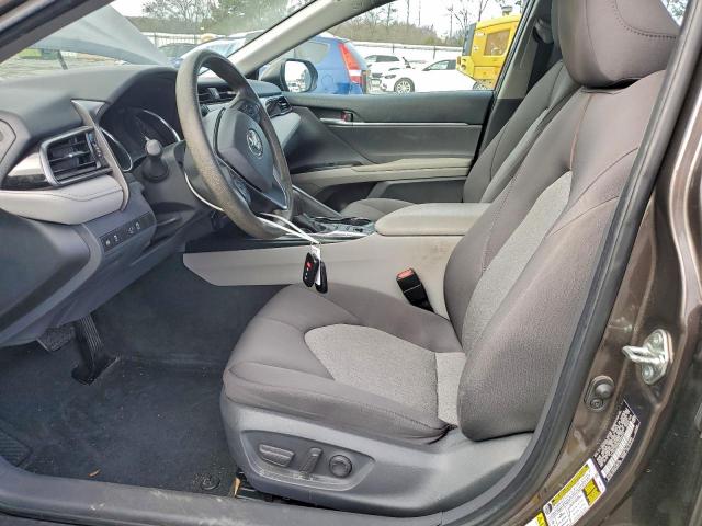 Toyota Camry Le Image 5