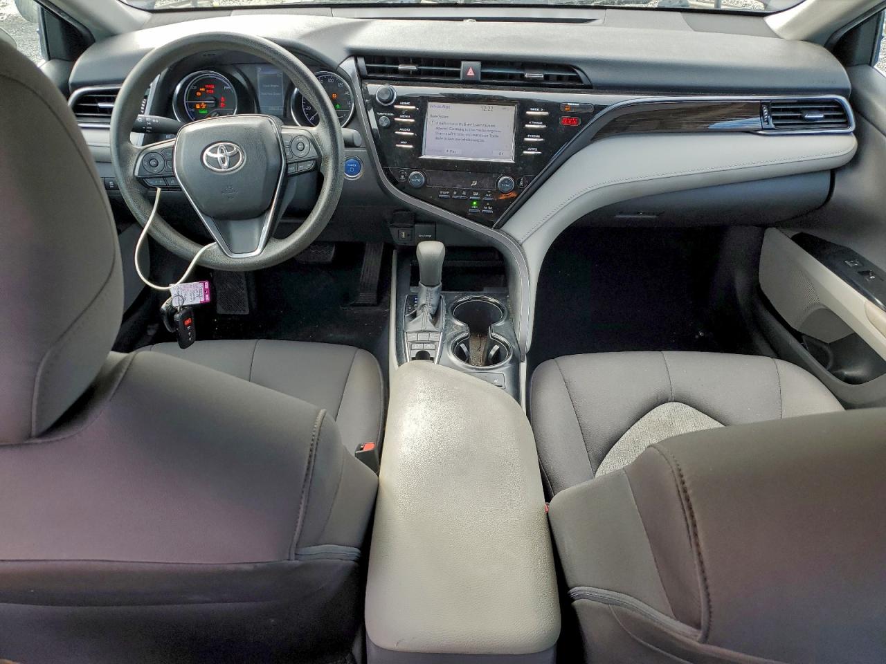 Toyota Camry Le Image 3