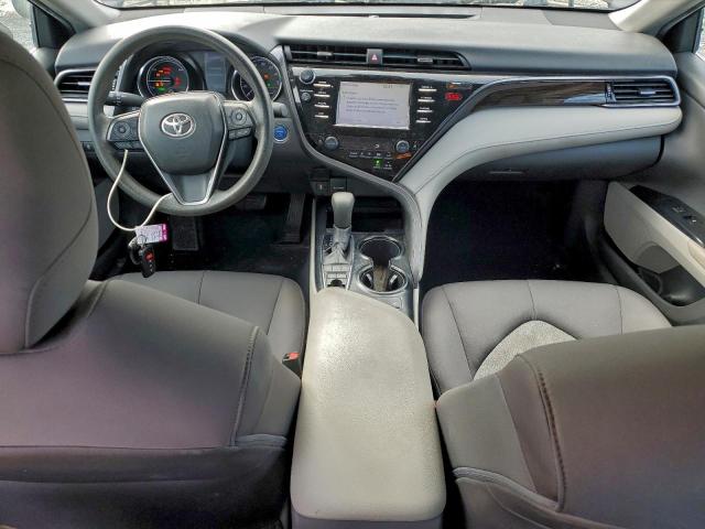 Toyota Camry Le Image 3