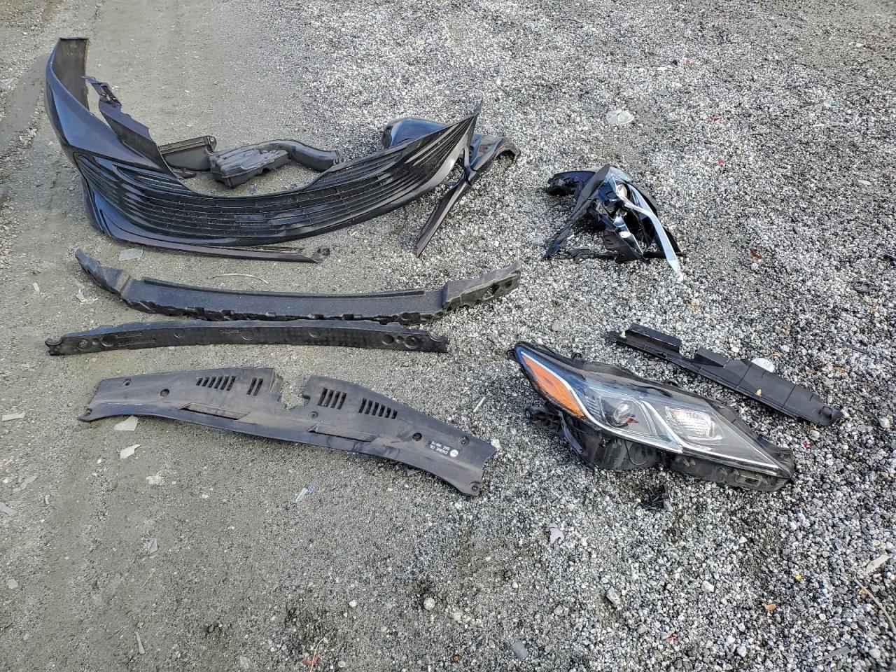 Toyota Camry Le Image 12