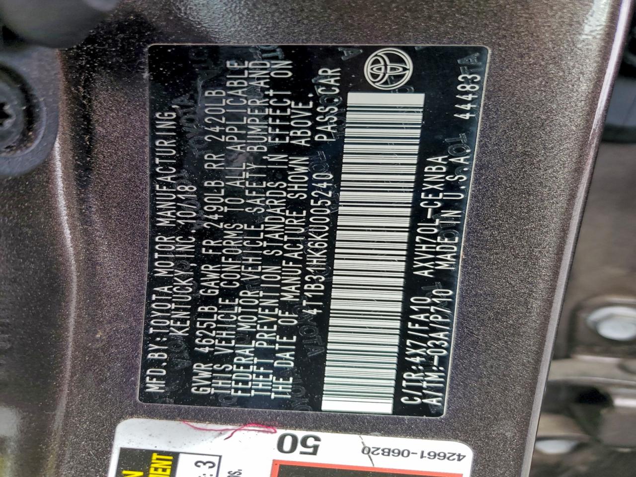 Toyota Camry Le Image 6