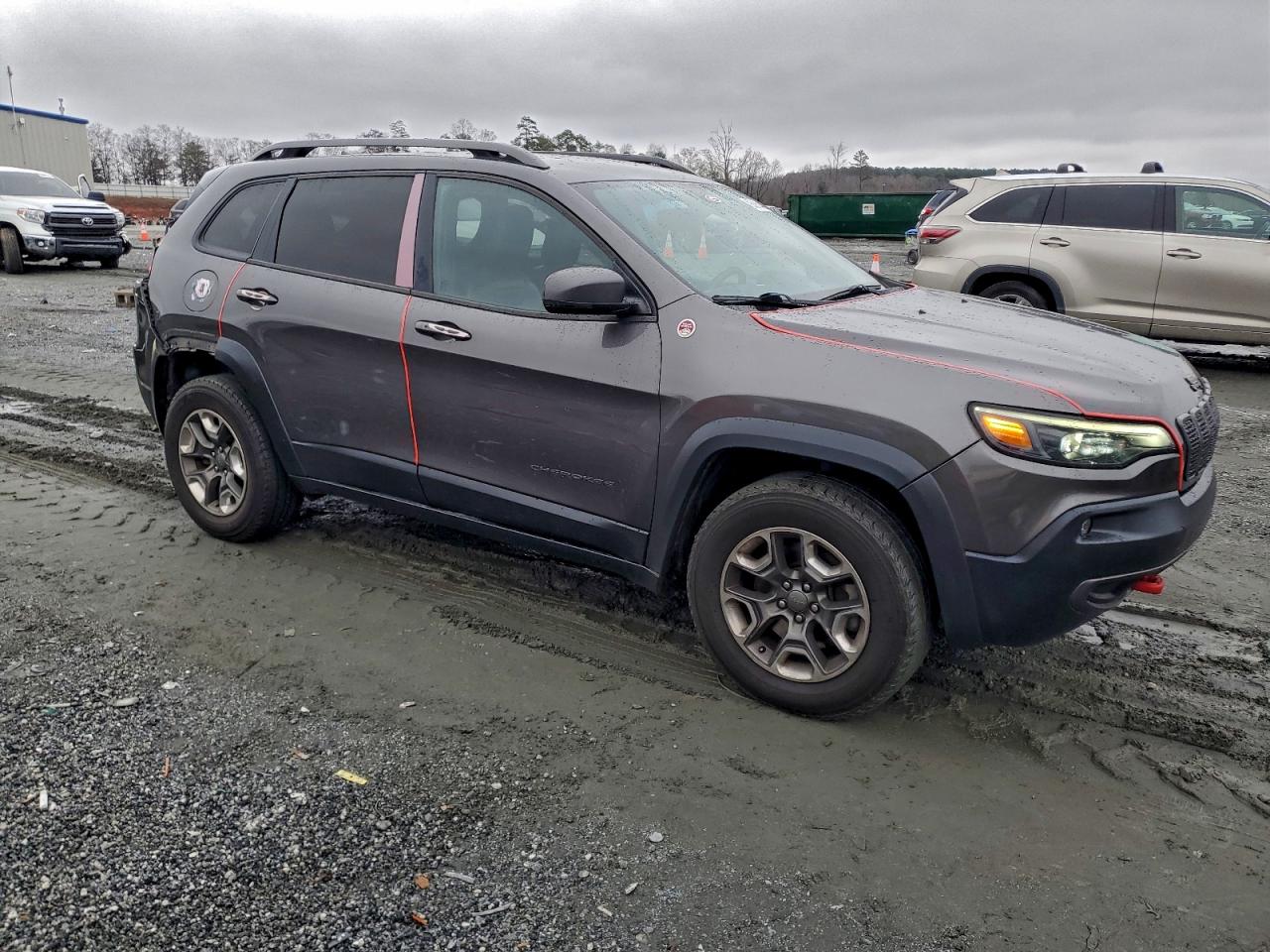 Jeep Cherokee Trailhawk Image 12