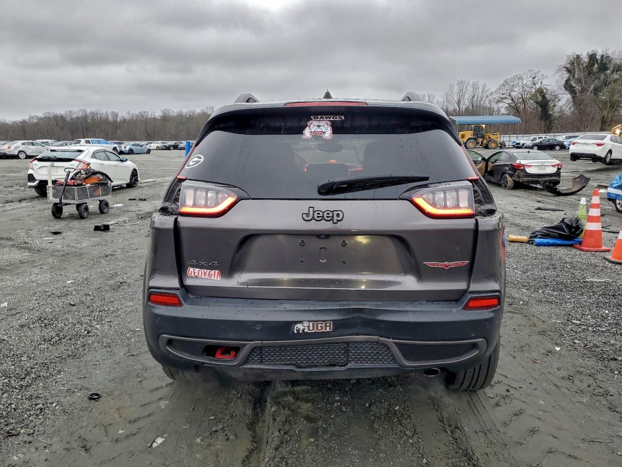 Jeep Cherokee Trailhawk Image 10