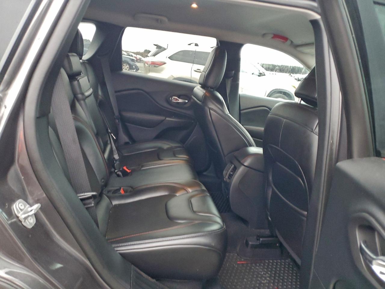 Jeep Cherokee Trailhawk Image 7