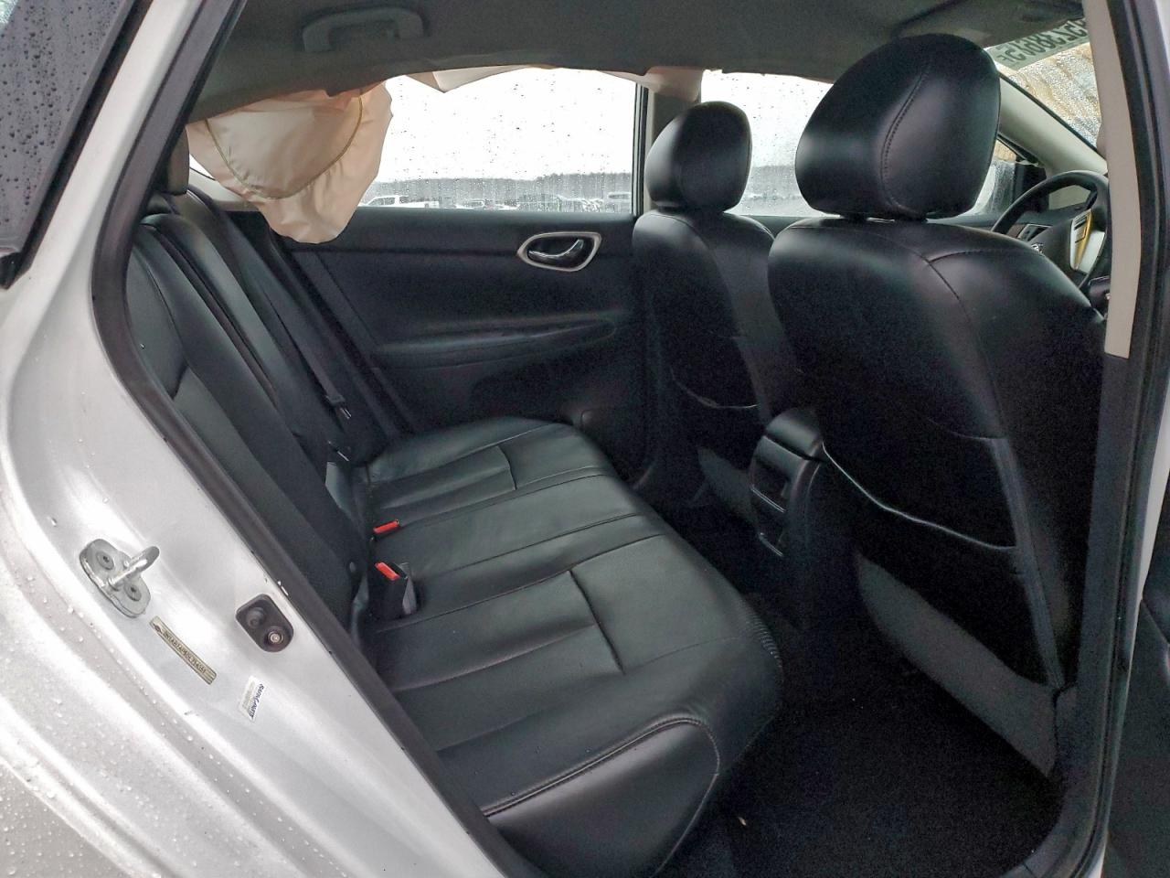 Nissan Sentra S Image 10