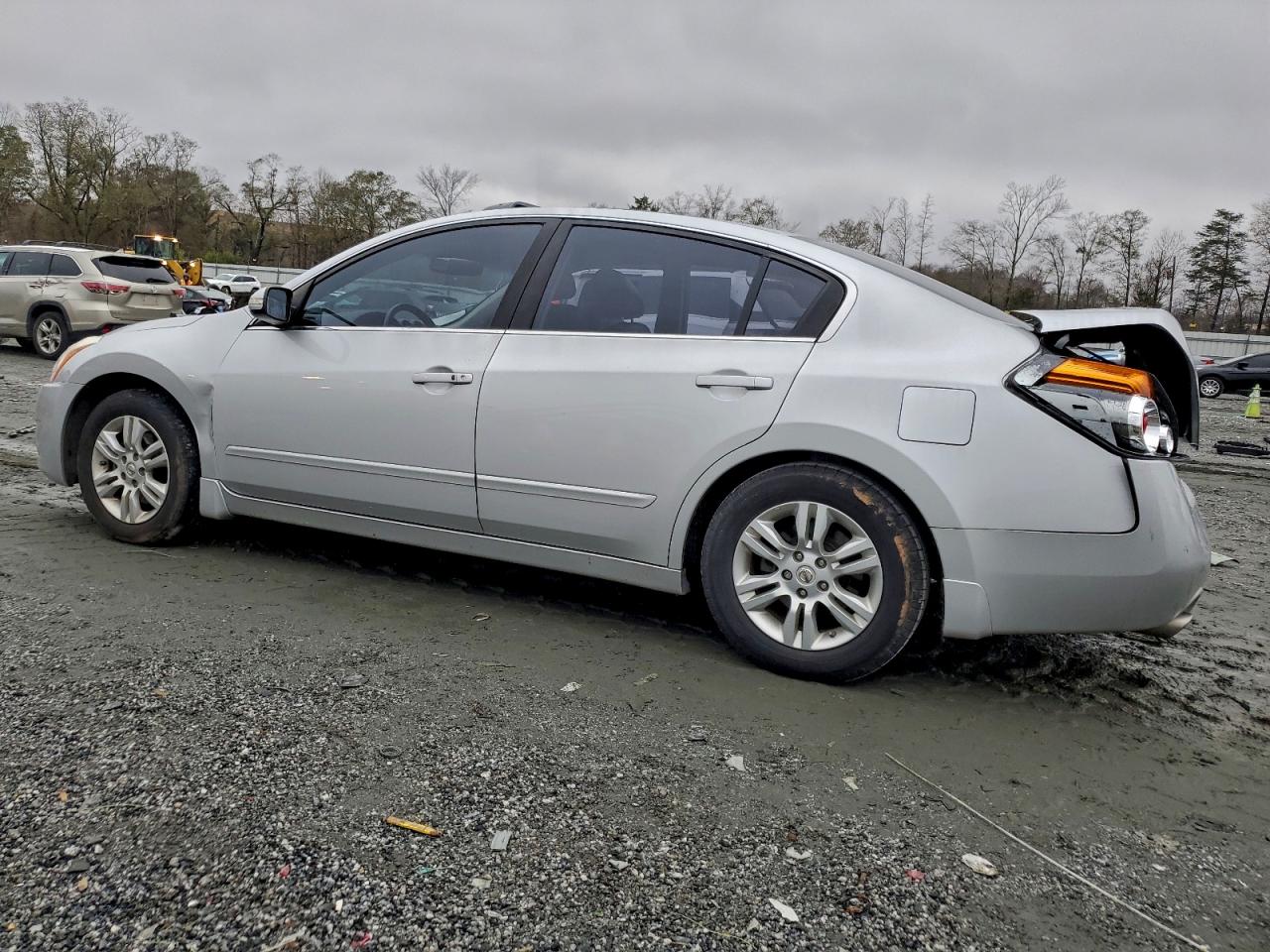 Nissan Altima Base Image 2