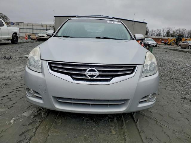Nissan Altima Base Image 5