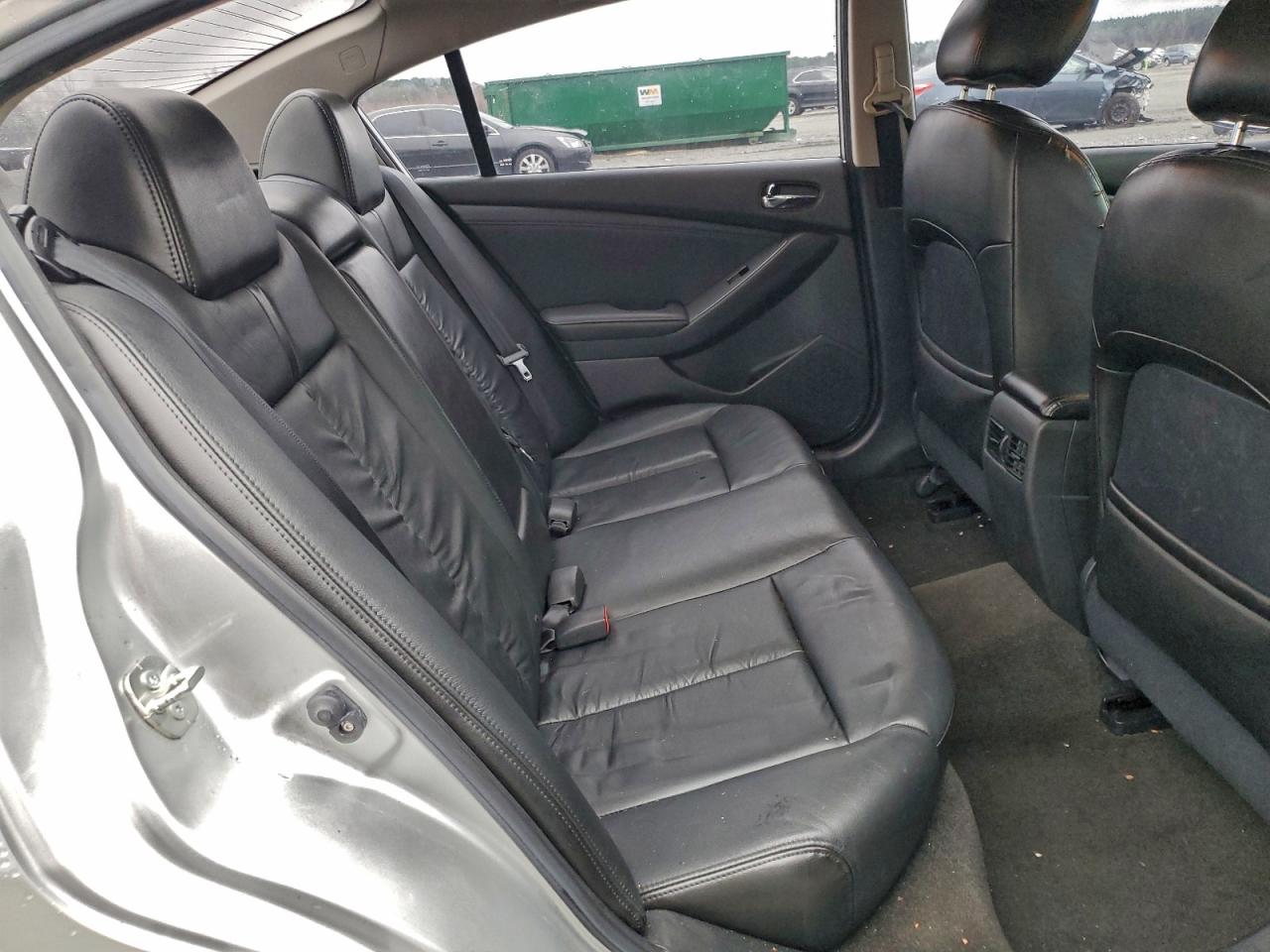 Nissan Altima Base Image 9