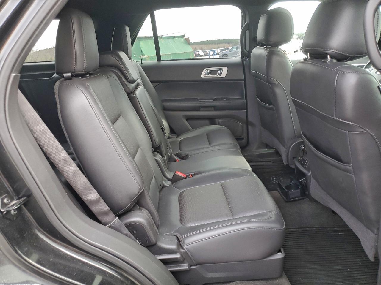 Ford Explorer Limited Image 3