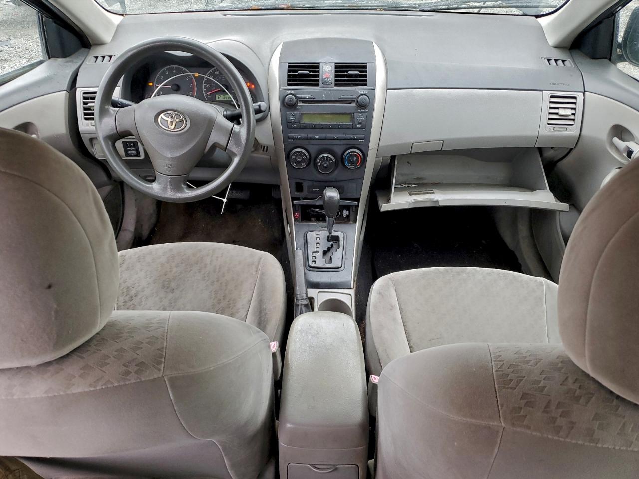 Toyota Corolla Base Image 9