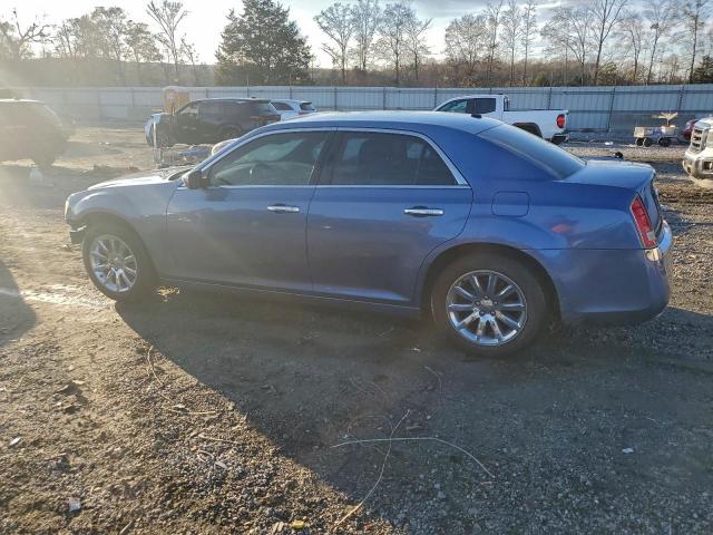 Chrysler 300 Limited Image 12