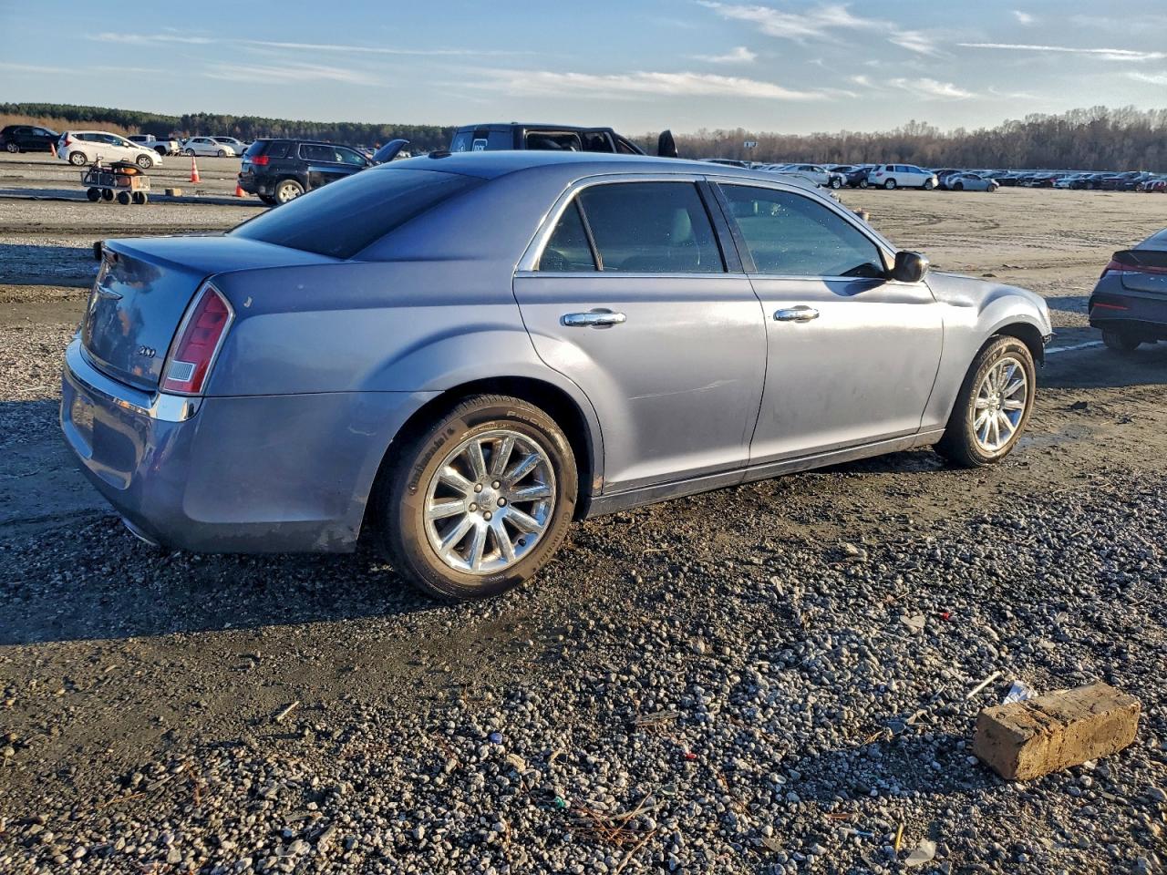 Chrysler 300 Limited Image 3